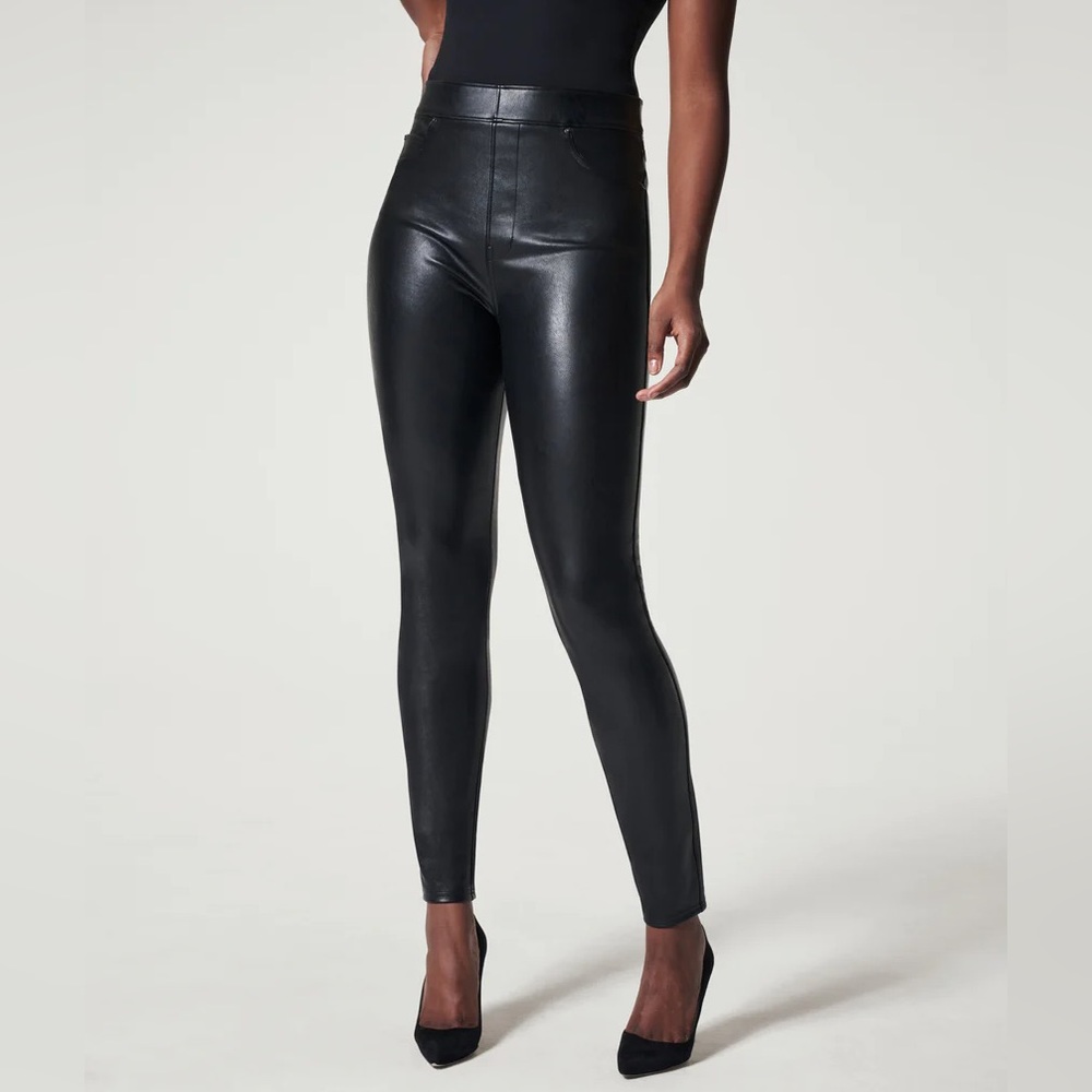 SPANX leather-like pull on skinny pant xsmall petite